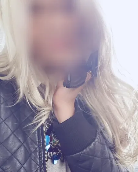 Alexandra, 32