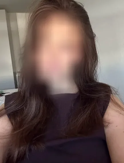 Anna, 28