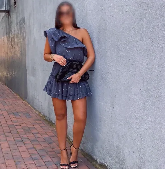 Clara, 40