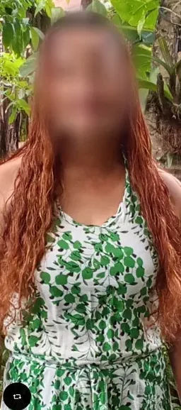Clara, 40