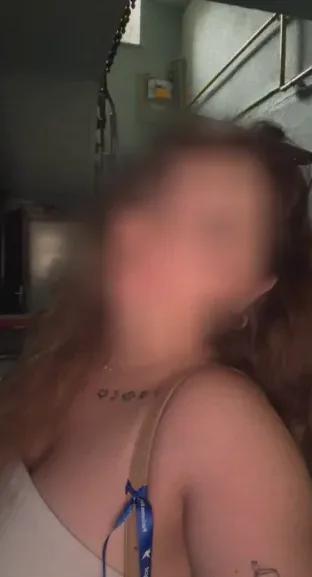 Daniela, 24