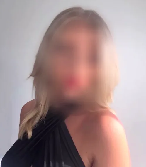 Elisabeth, 32