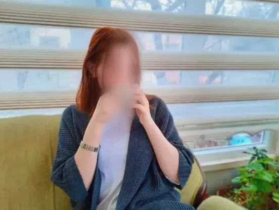 Julia, 24
