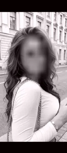 Lara, 29