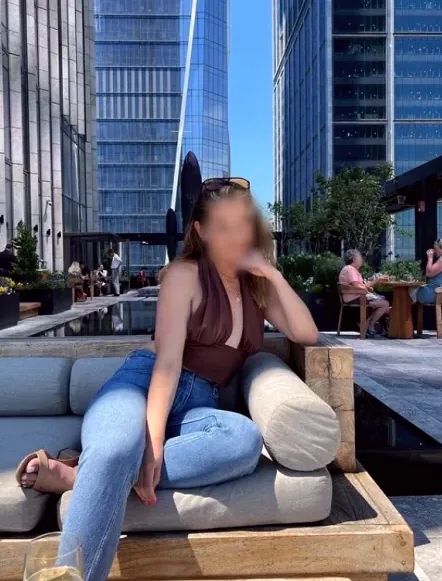 Laura, 31