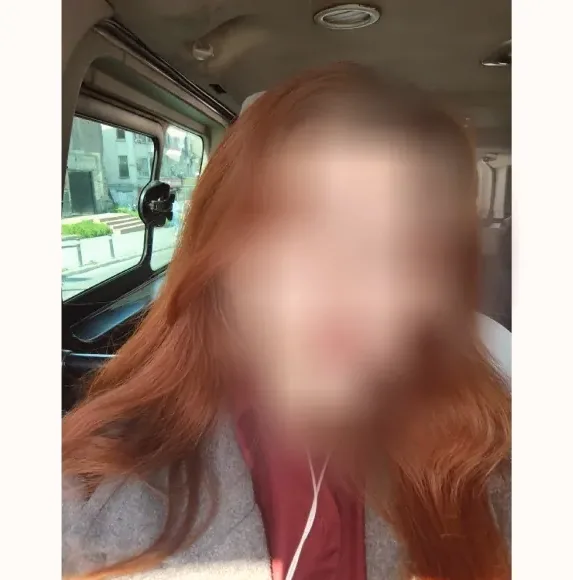 Laura, 27