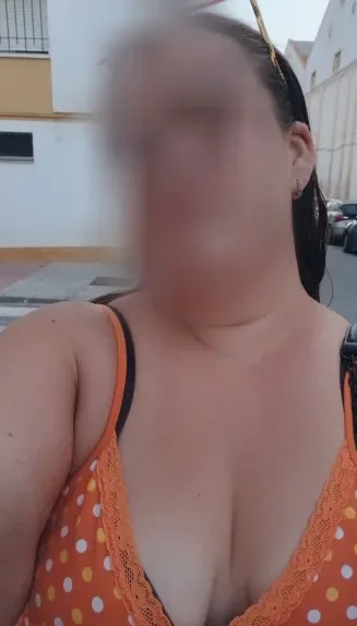 Nicole, 24