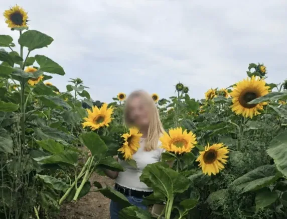 Renate, 32