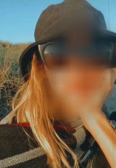 Rosa, 35