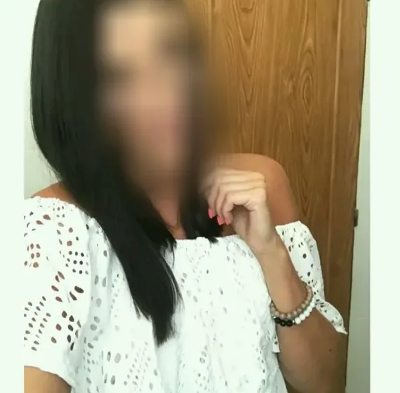 Rosa, 34