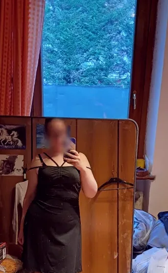 Viktoria, 27