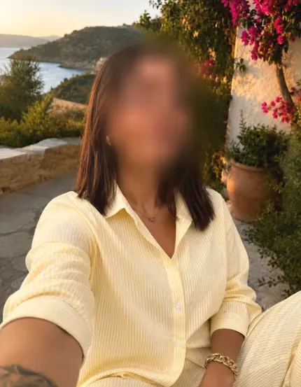 Yvonne, 23